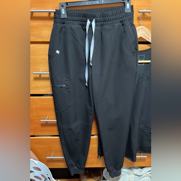 Figs black scrub set - Picture 3 of 3